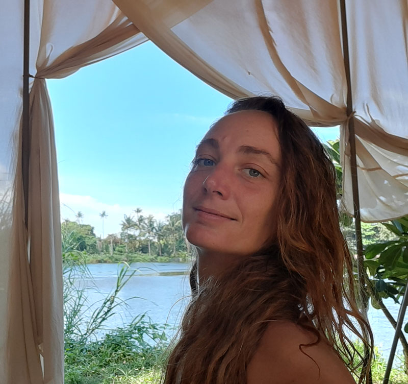CAROLINE-sait